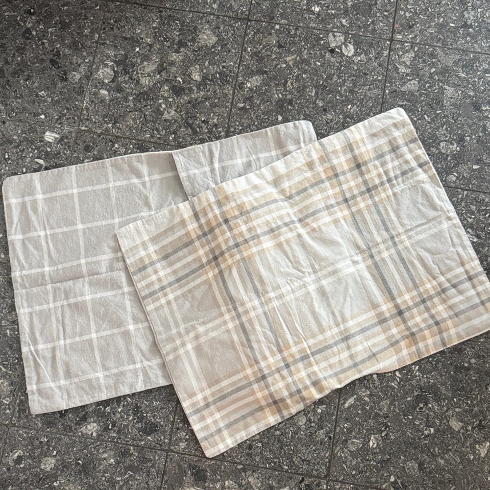 Martha Stewart gray/tan plaid flannel cotton set of 2 full size pillow shams.